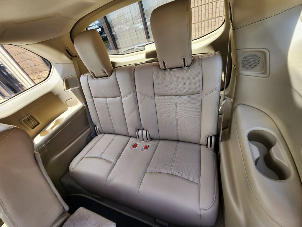 Used 2015 Nissan Pathfinder Platinum w/ Family Entertainment Package FWD image 9