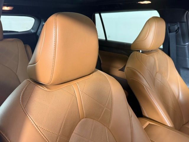 Used 2021 Toyota Highlander Platinum image 29