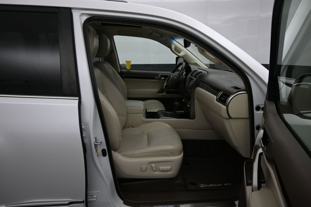 Used 2018 Lexus GX 460 Luxury AWD/4WD image 45