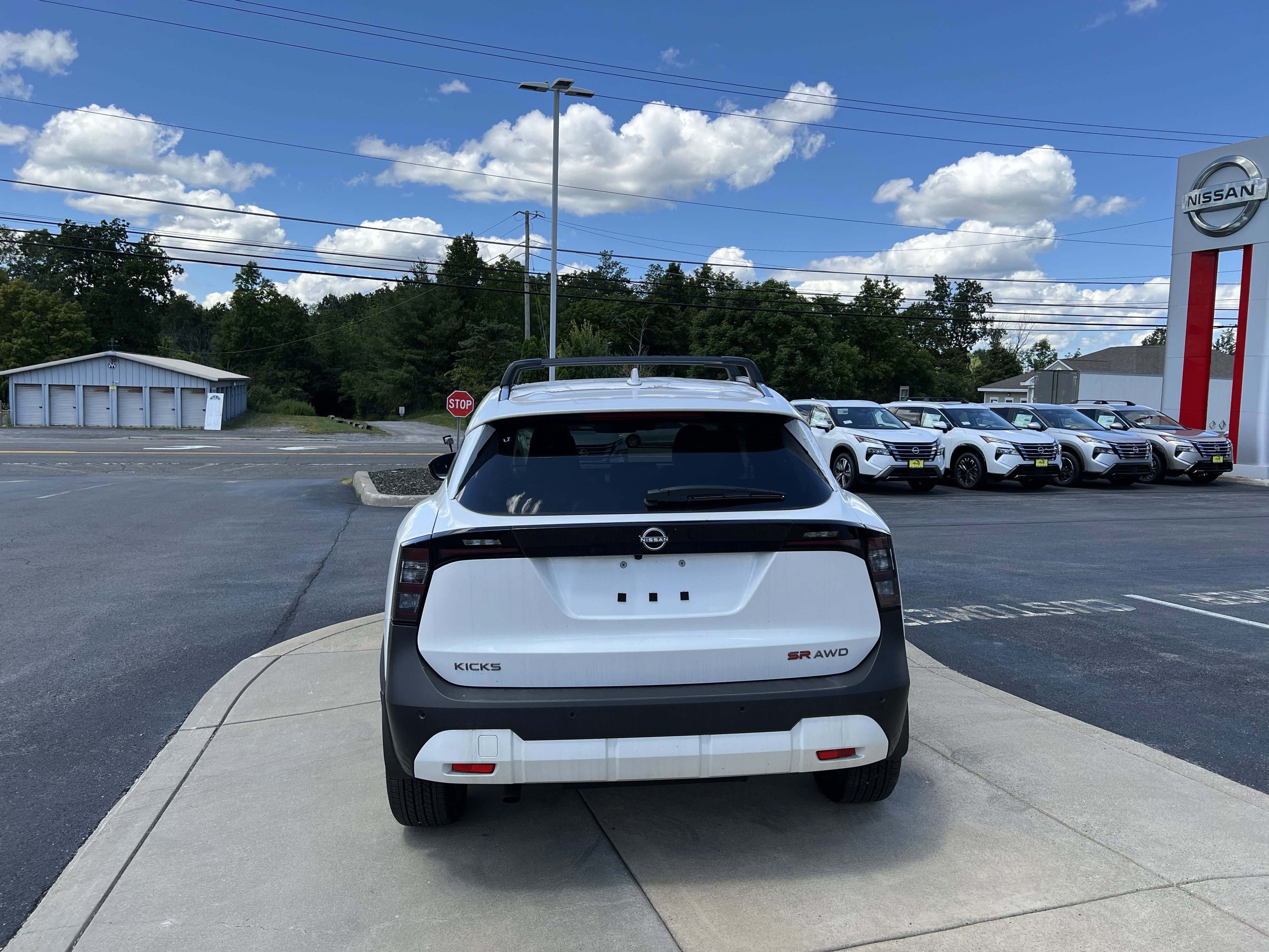 New 2025 Nissan Kicks SR image 8