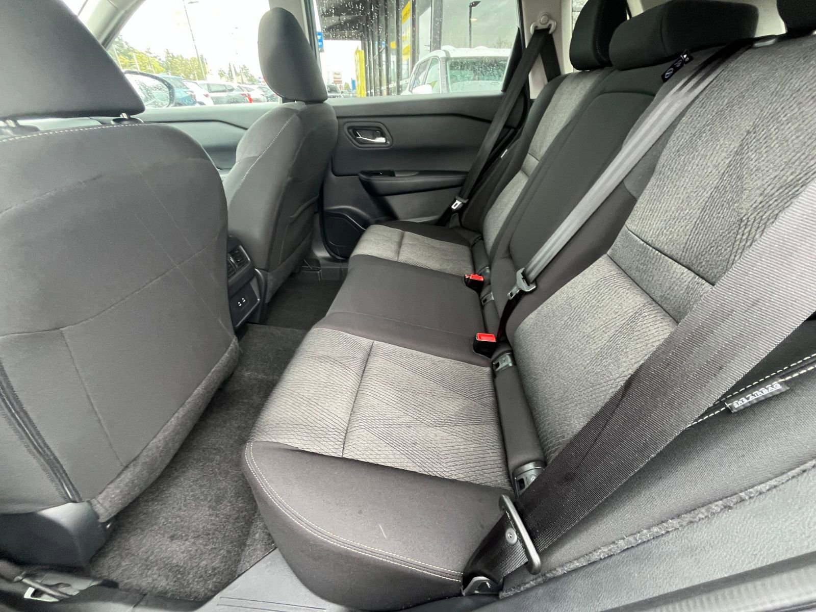 Used 2025 Nissan Rogue SV image 28