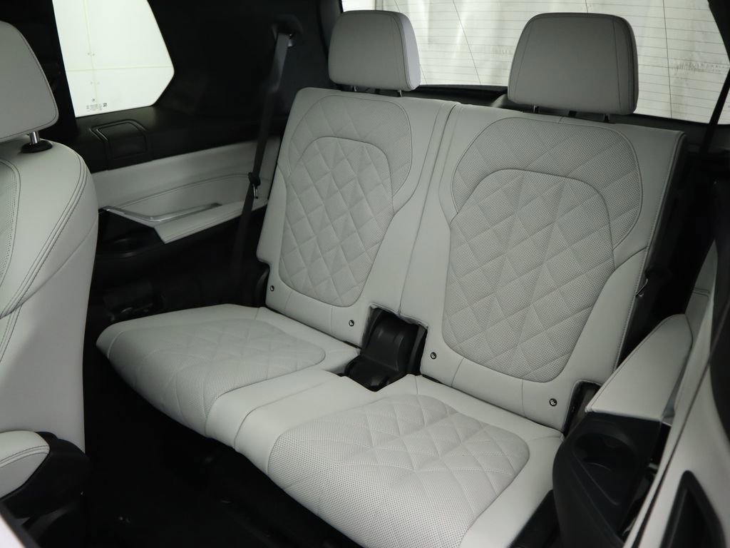 Used 2026 BMW X7 xDrive40i AWD/4WD image 25