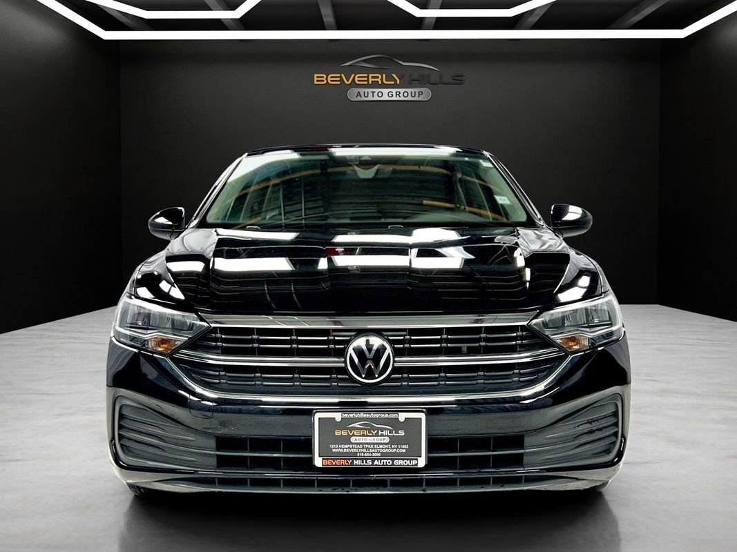 Used 2024 Volkswagen Jetta SE image 8