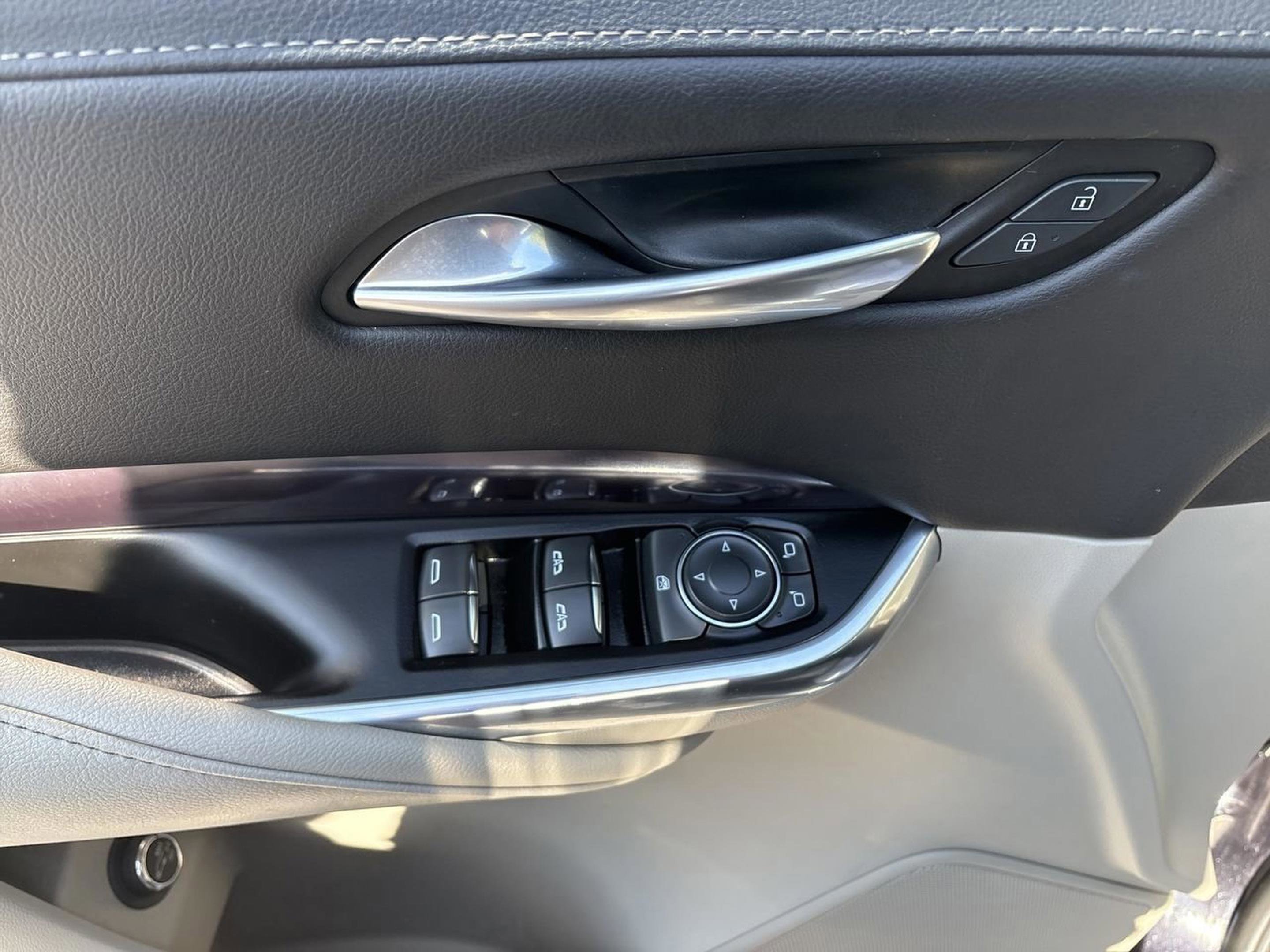 Used 2022 Cadillac XT4 Luxury AWD/4WD image 17