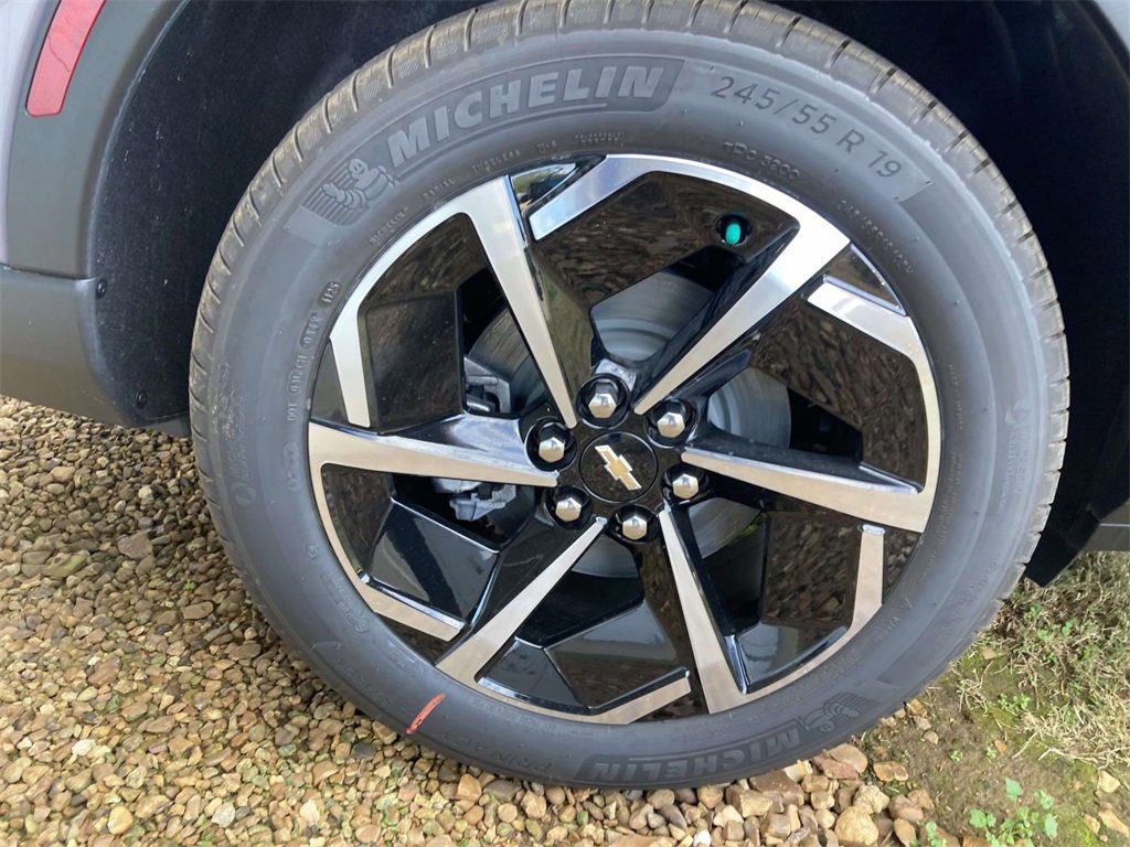 New 2026 Chevrolet Equinox EV LT image 9