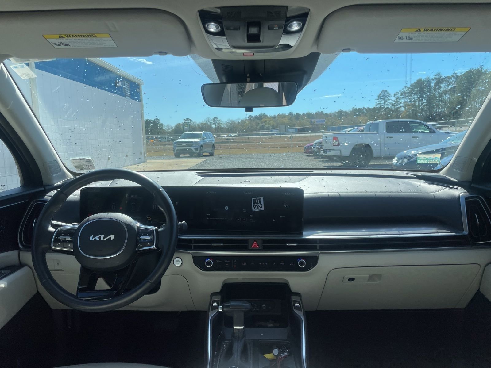 Used 2025 Kia Sorento S w/ Panoramic Sunroof Package image 9