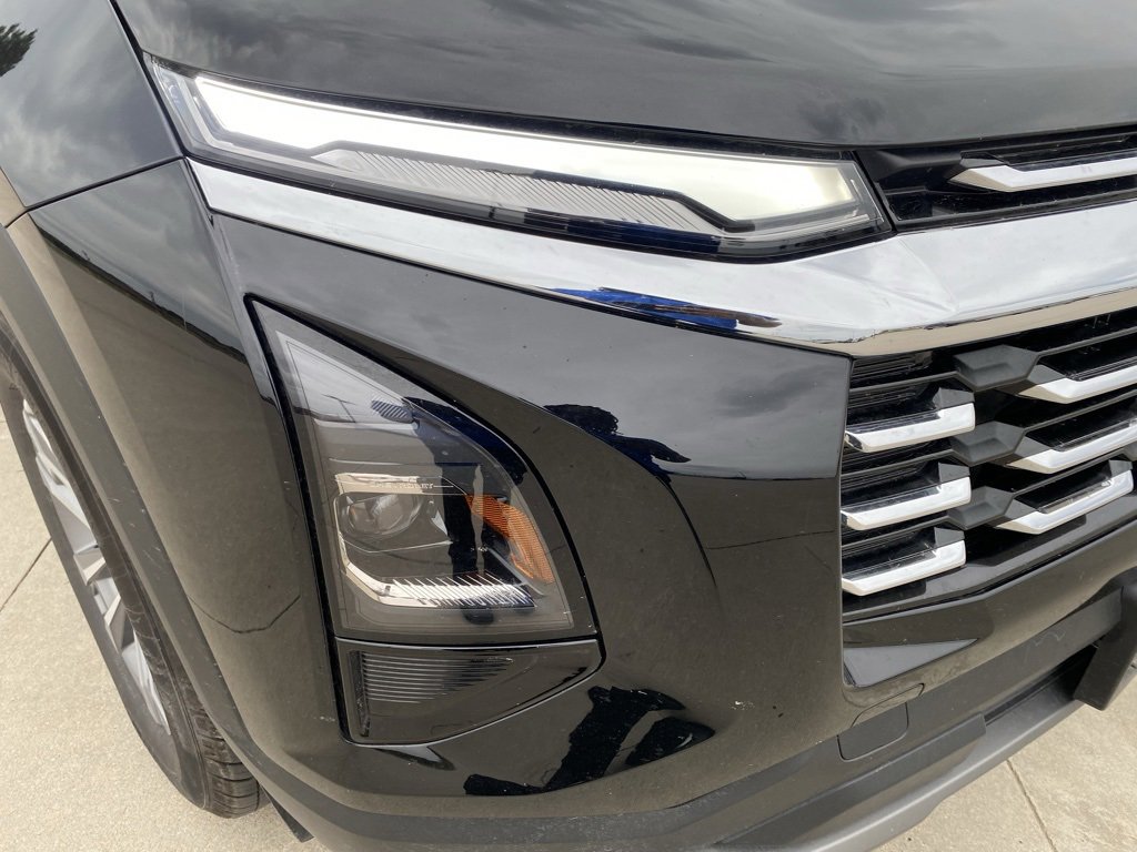 Used 2025 Chevrolet Equinox LT image 3