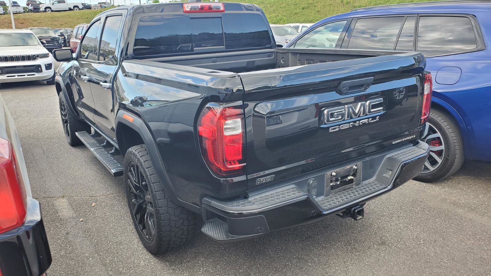 Used 2023 GMC Canyon Denali image 8