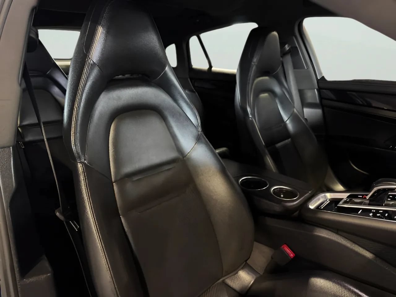 Used 2017 Porsche Panamera 4 w/ Premium Package AWD/4WD image 42
