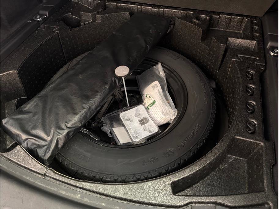 Used 2019 Land Rover Discovery Sport HSE AWD/4WD image 30