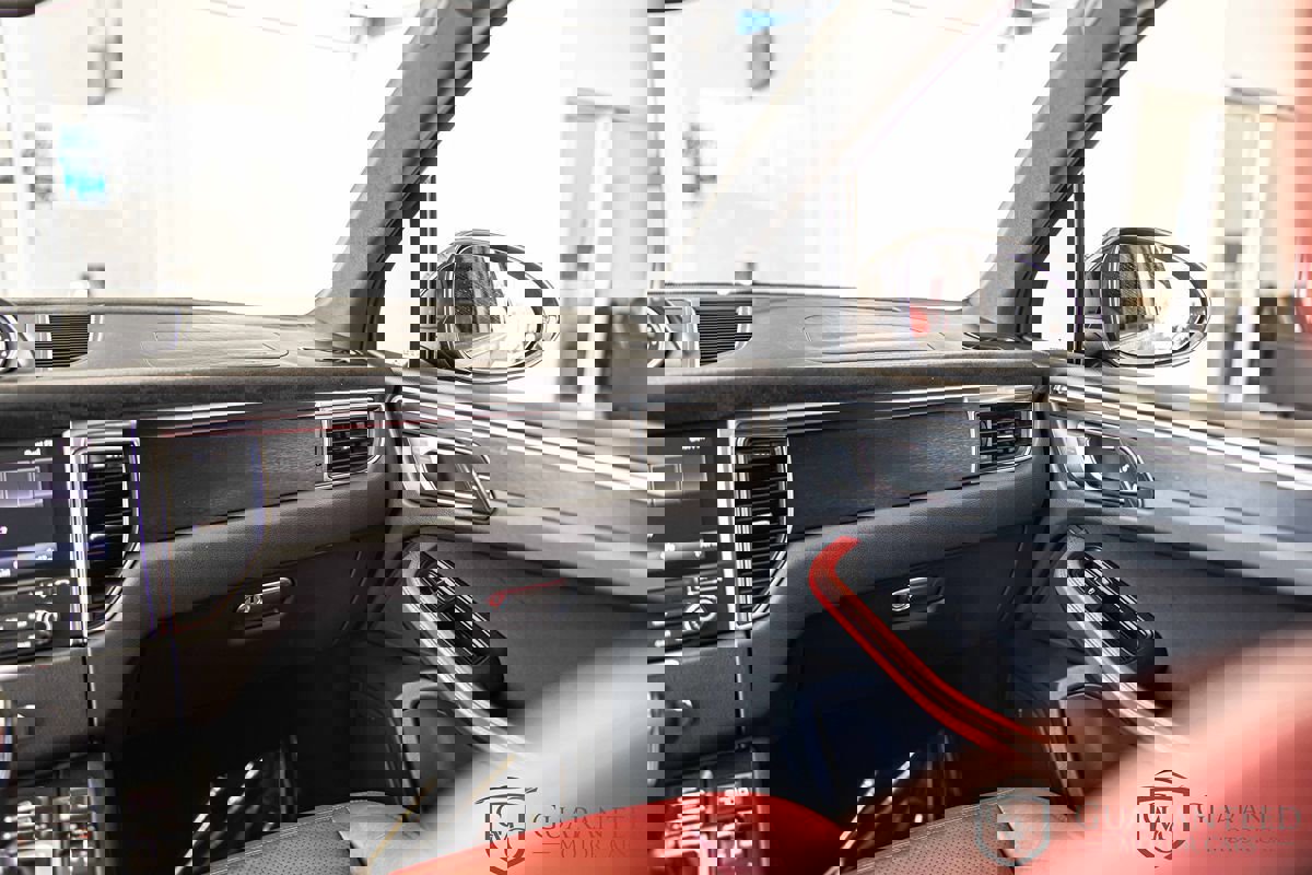 Used 2018 Porsche Macan GTS w/ Premium Package Plus image 40