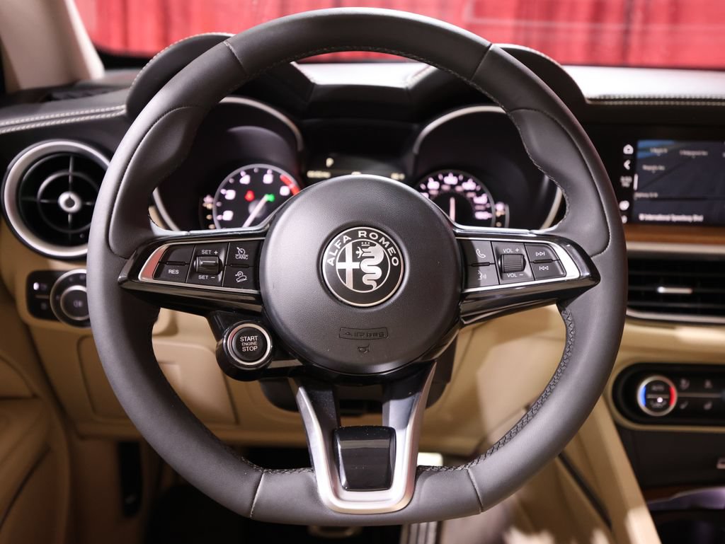 Used 2021 Alfa Romeo Stelvio Ti w/ Premium Package AWD/4WD image 16