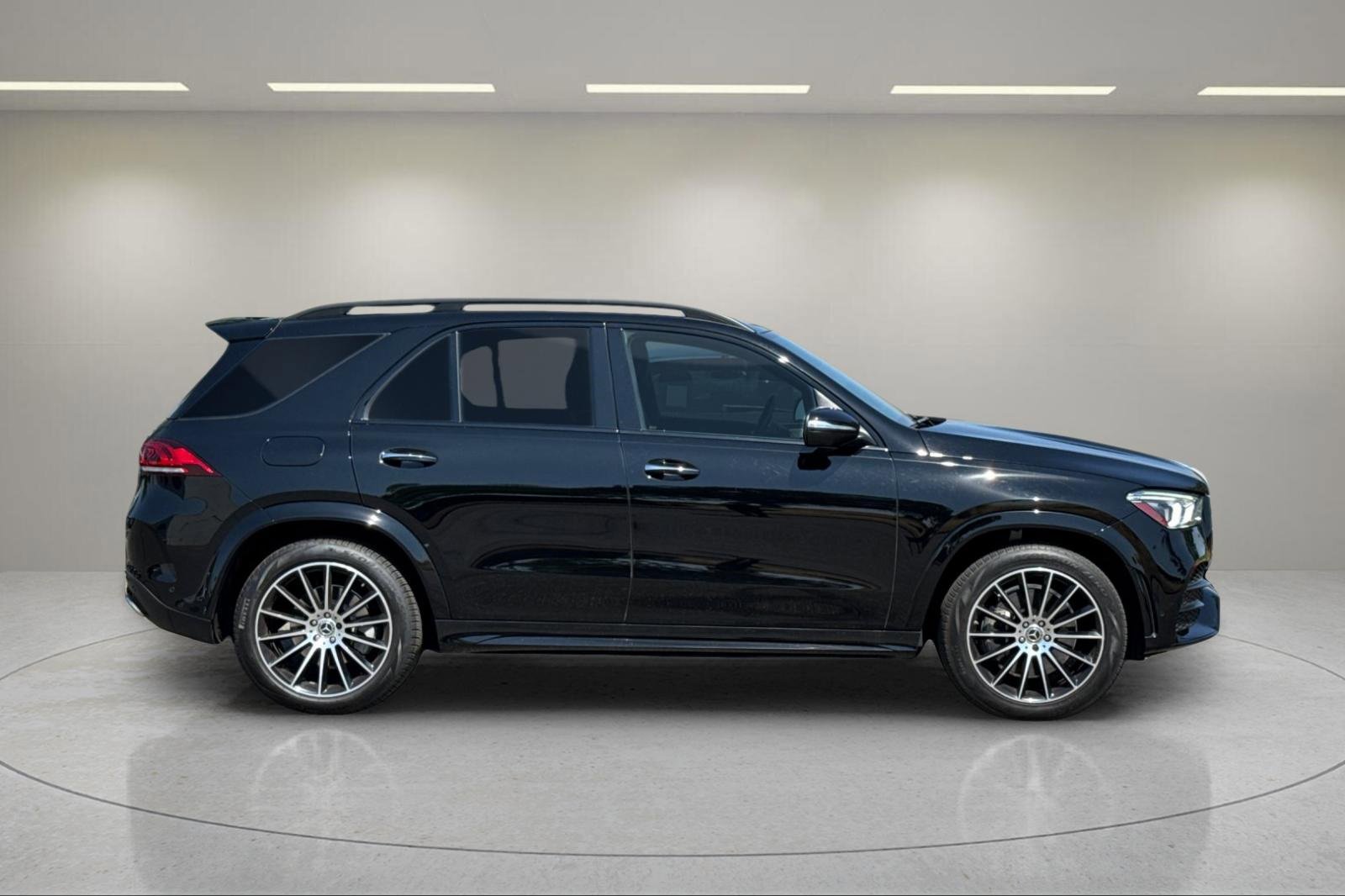 Used 2023 Mercedes-Benz GLE 450 4MATIC image 2
