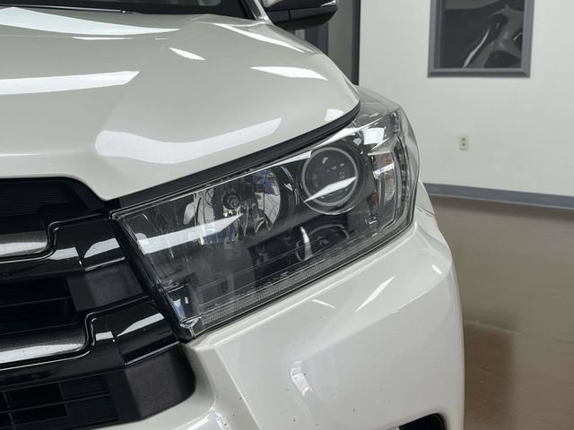 Used 2019 Toyota Highlander SE AWD/4WD image 10