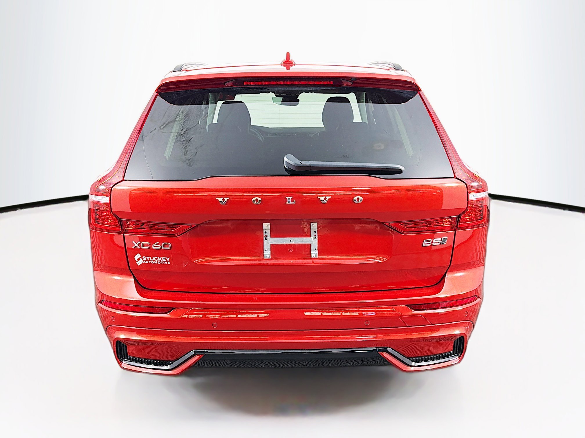 Used 2024 Volvo XC60 B5 Plus w/ Climate Package image 7