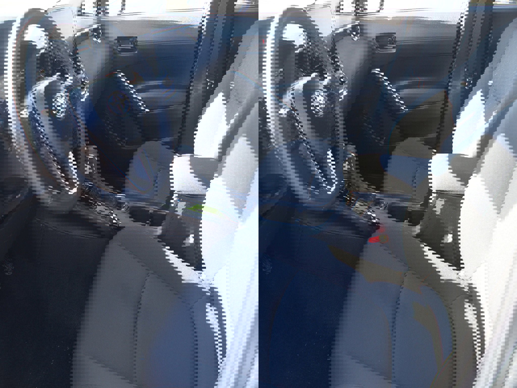 Used 2025 Toyota Corolla Cross LE image 13