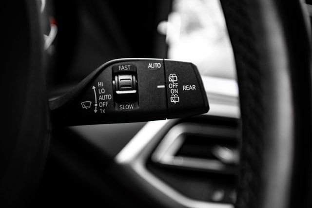 Used 2022 BMW X5 xDrive40i w/ M Sport Package AWD/4WD image 22