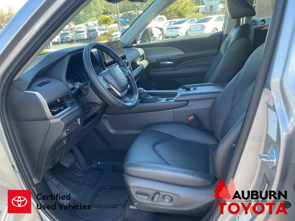 Used 2025 Toyota Grand Highlander AWD image 30