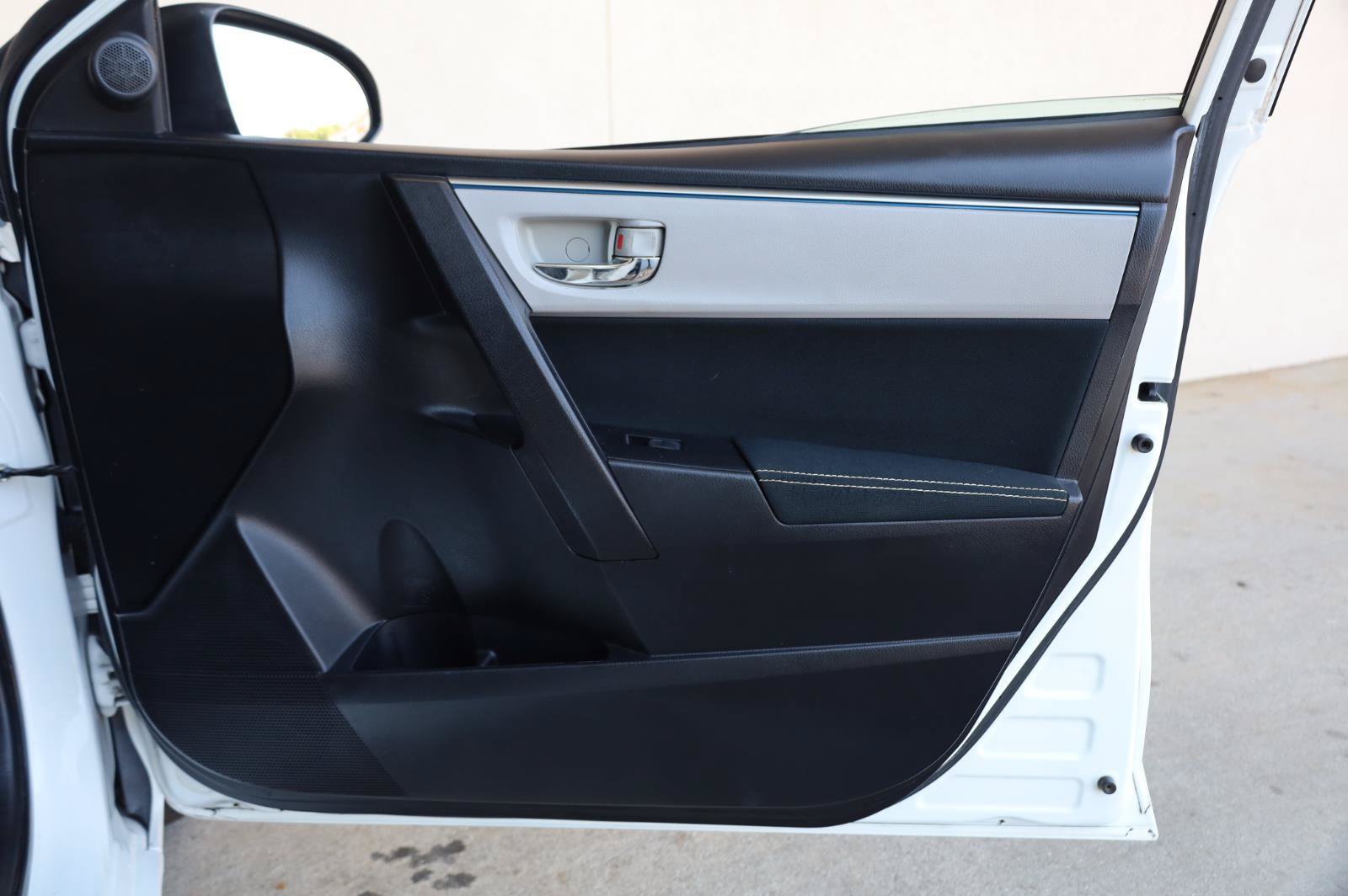 Used 2014 Toyota Corolla LE FWD image 27