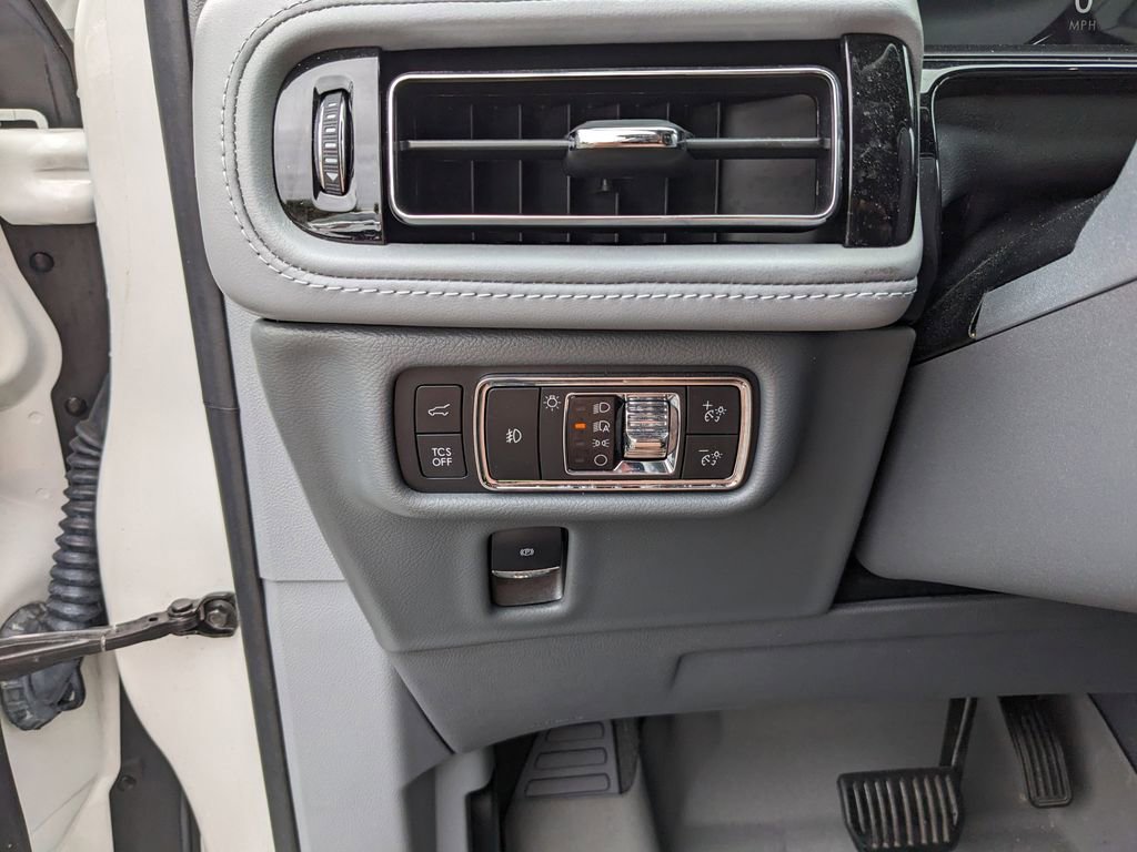 Used 2021 Lincoln Nautilus Reserve w/ Equipment Group 202A image 26