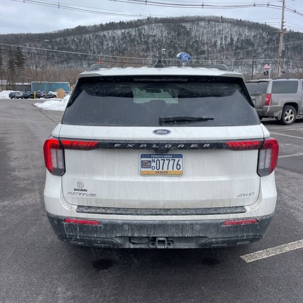 Used 2025 Ford Explorer Active image 4