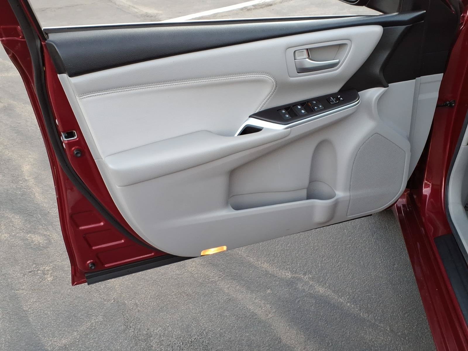Certified 2017 Toyota Camry XLE FWD image 13