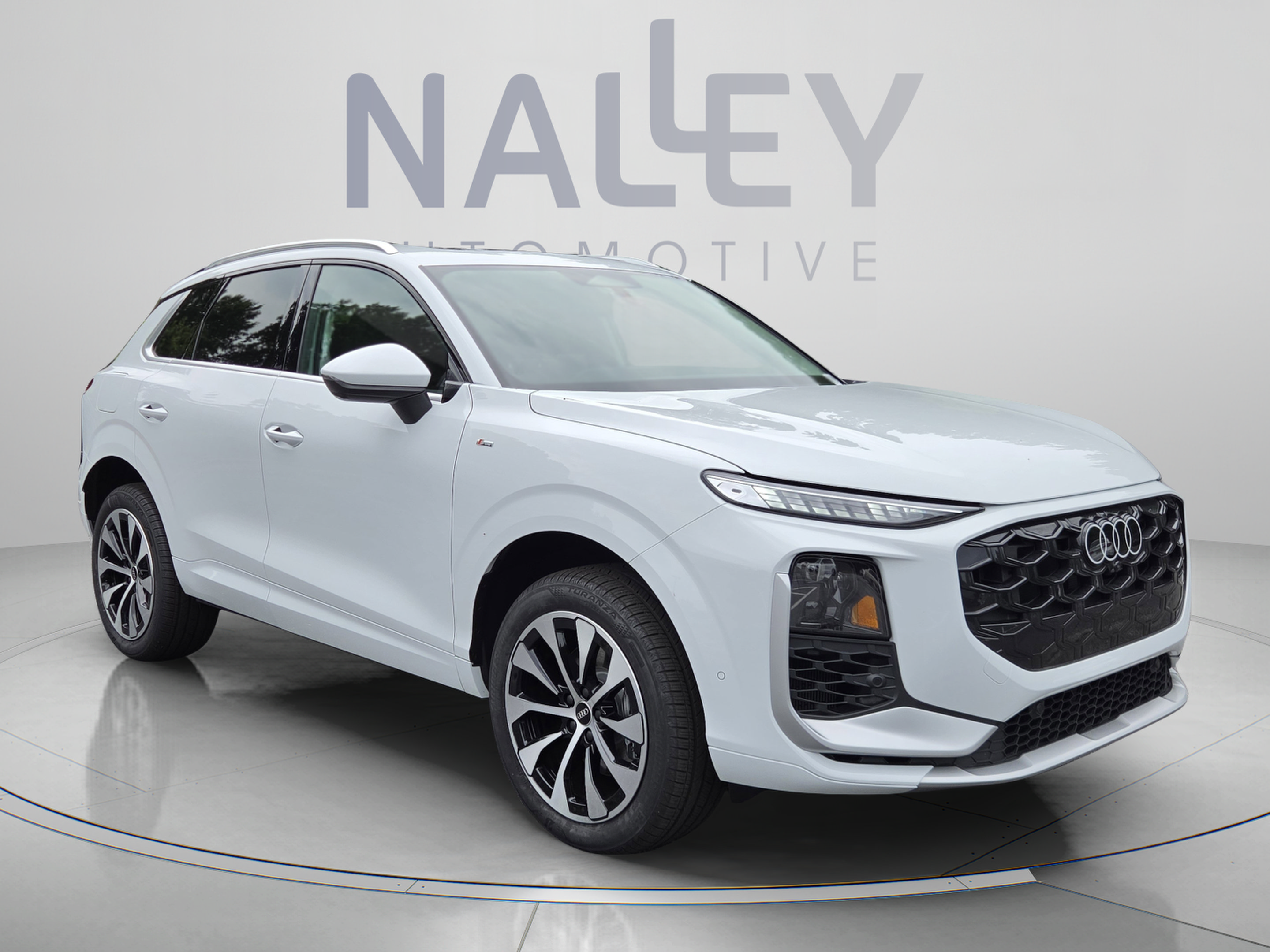 New 2026 Audi Q3 quattro 2.0T w/ Driver Assistance Package AWD/4WD image 7