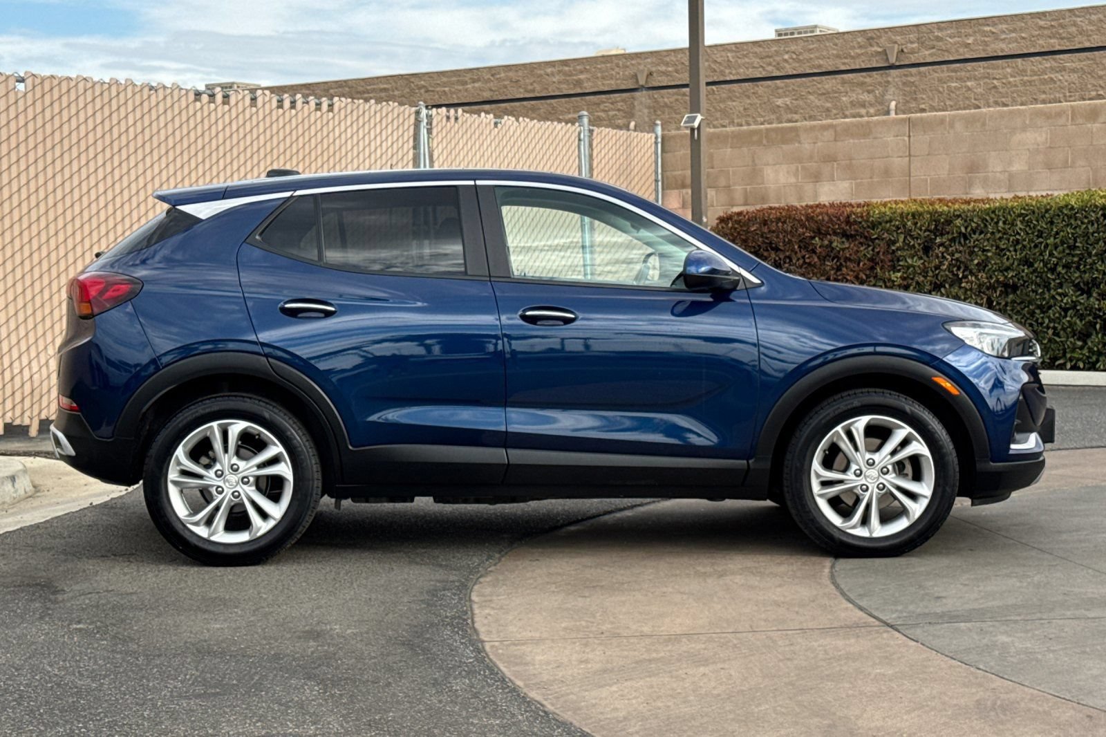 Certified 2023 Buick Encore GX Preferred FWD image 3