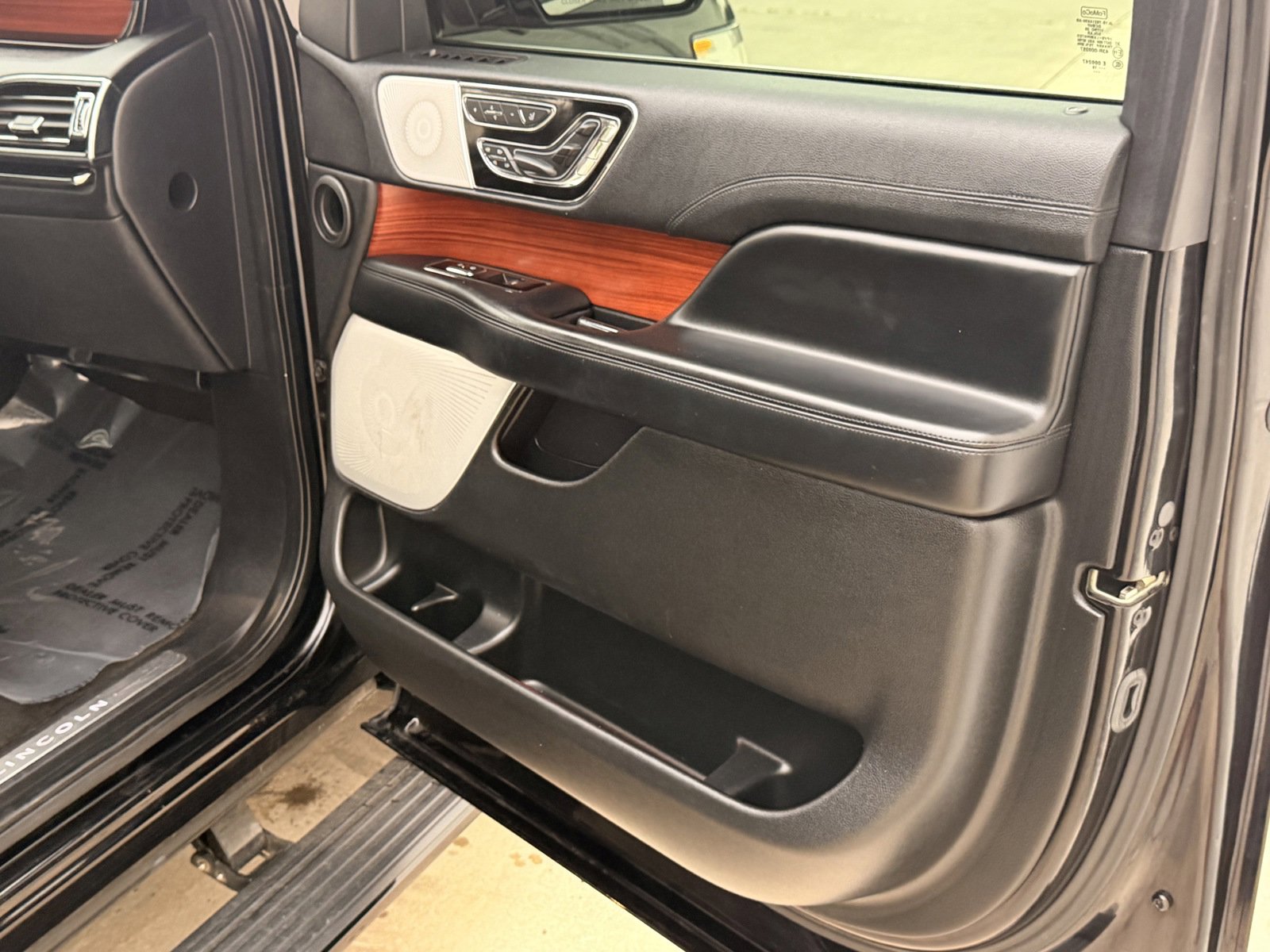 Used 2019 Lincoln Navigator Reserve image 20