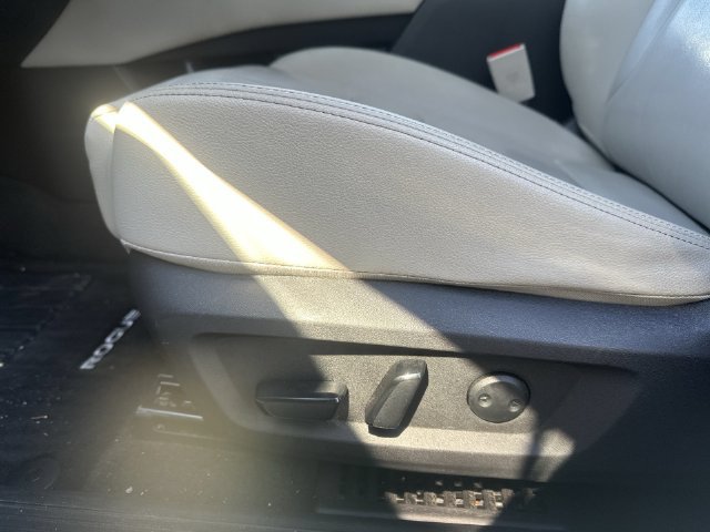 Used 2023 Nissan Rogue SL AWD/4WD image 17