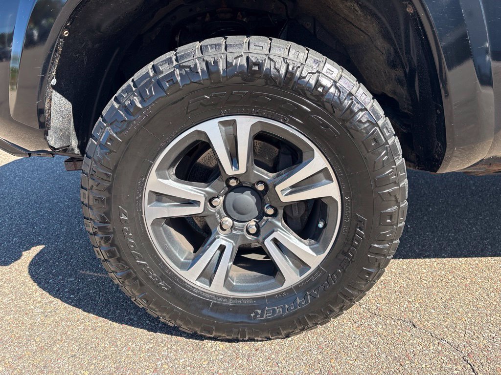 Used 2017 Toyota Tacoma TRD Sport w/ Tow Package AWD/4WD image 11