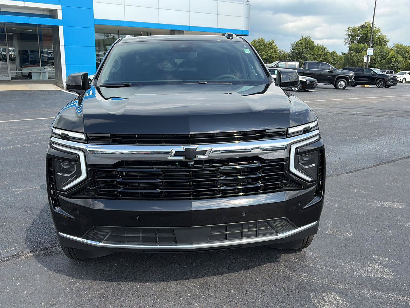 New 2026 Chevrolet Tahoe LS w/ LPO, Dark Essentials Package AWD/4WD image 8