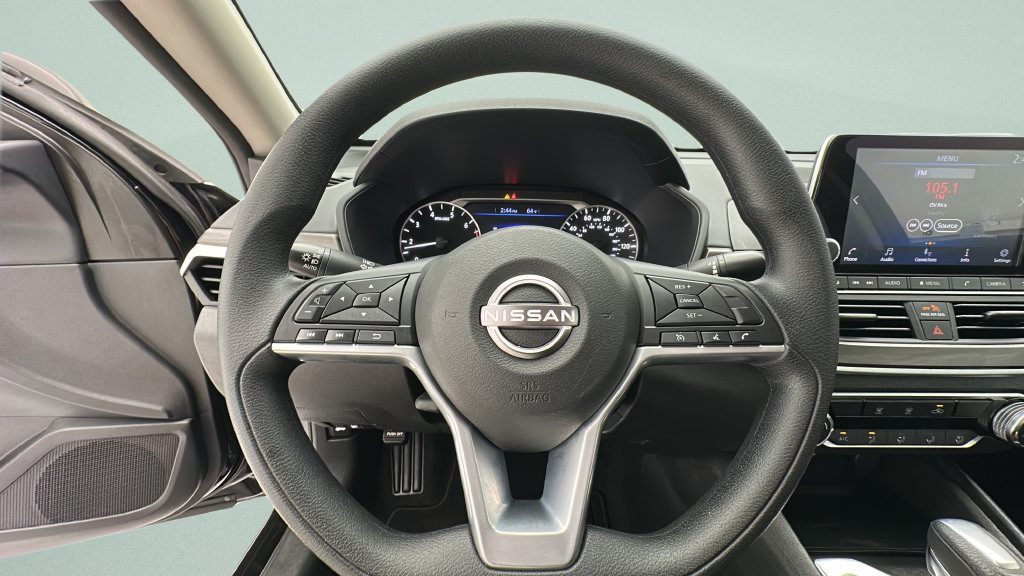 Used 2025 Nissan Altima 2.5 SV FWD image 14
