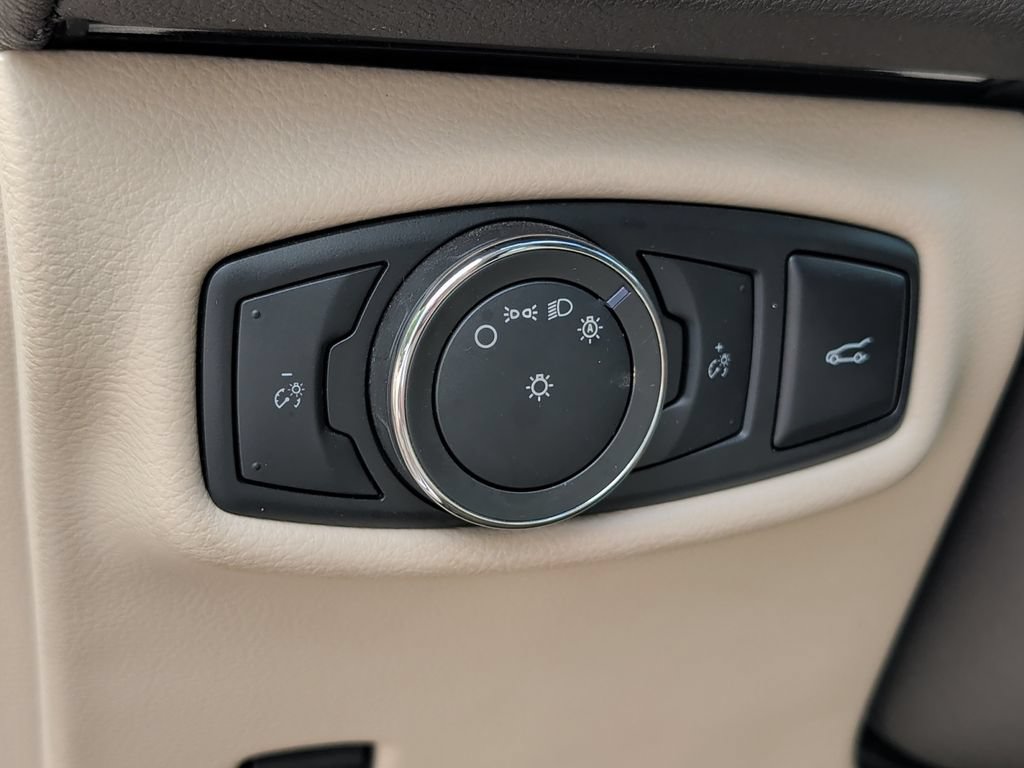 Used 2016 Lincoln MKZ w/ Equipment Group 300A Reserve FWD image 14