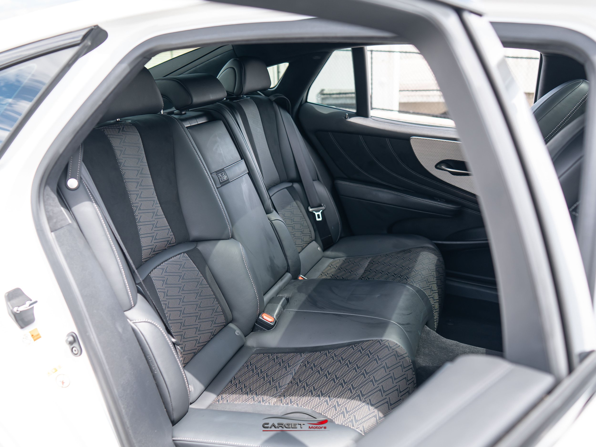 Used 2018 Lexus LS 500 F Sport w/ Accessory Package (Z1) AWD/4WD image 18
