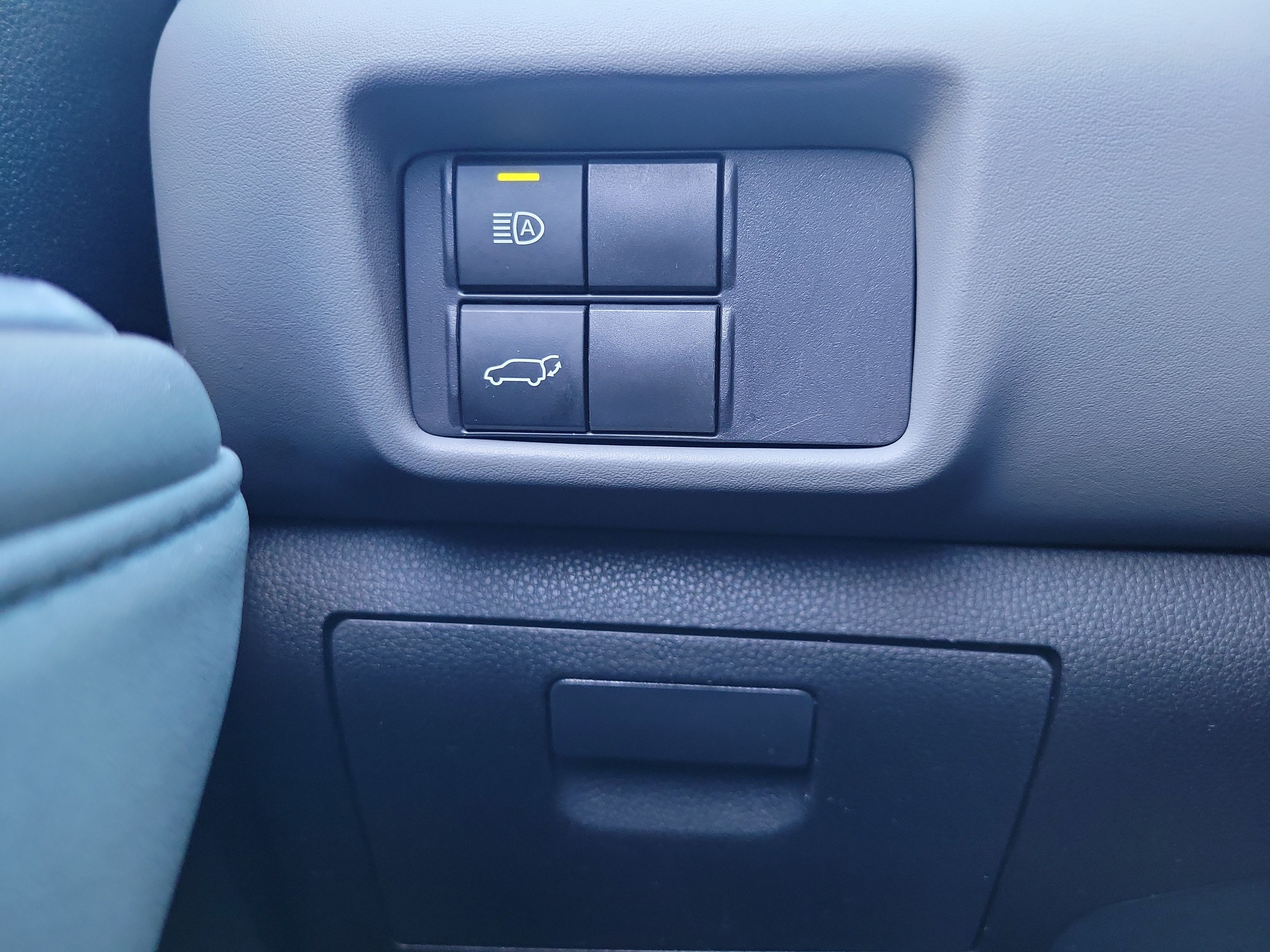 Used 2020 Toyota Highlander LE FWD image 32
