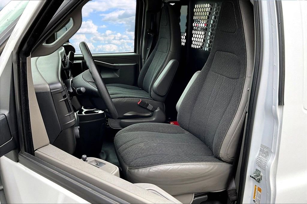 Used 2024 GMC Savana 2500 w/ Driver Convenience Package image 21