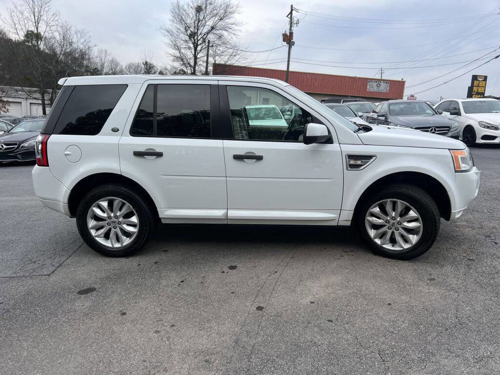 Used 2011 Land Rover LR2 HSE LUX image 3