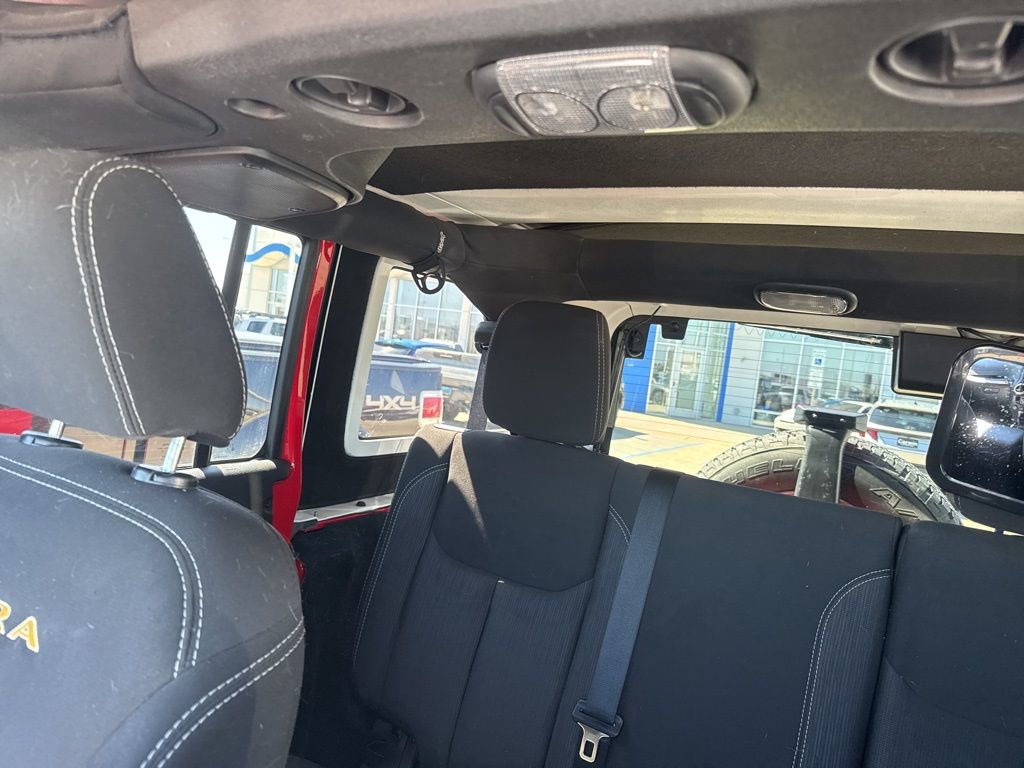 Used 2015 Jeep Wrangler Unlimited Sahara w/ Connectivity Group image 10