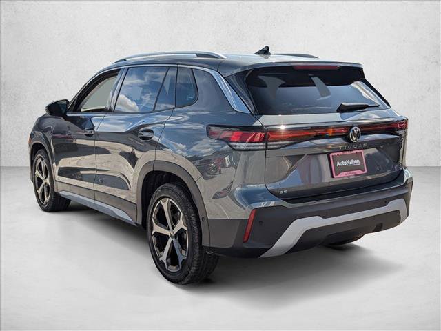 Certified 2025 Volkswagen Tiguan SE image 8
