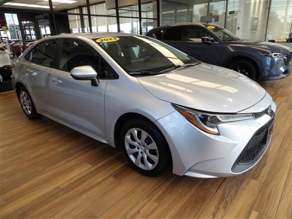 Used 2022 Toyota Corolla LE image 3