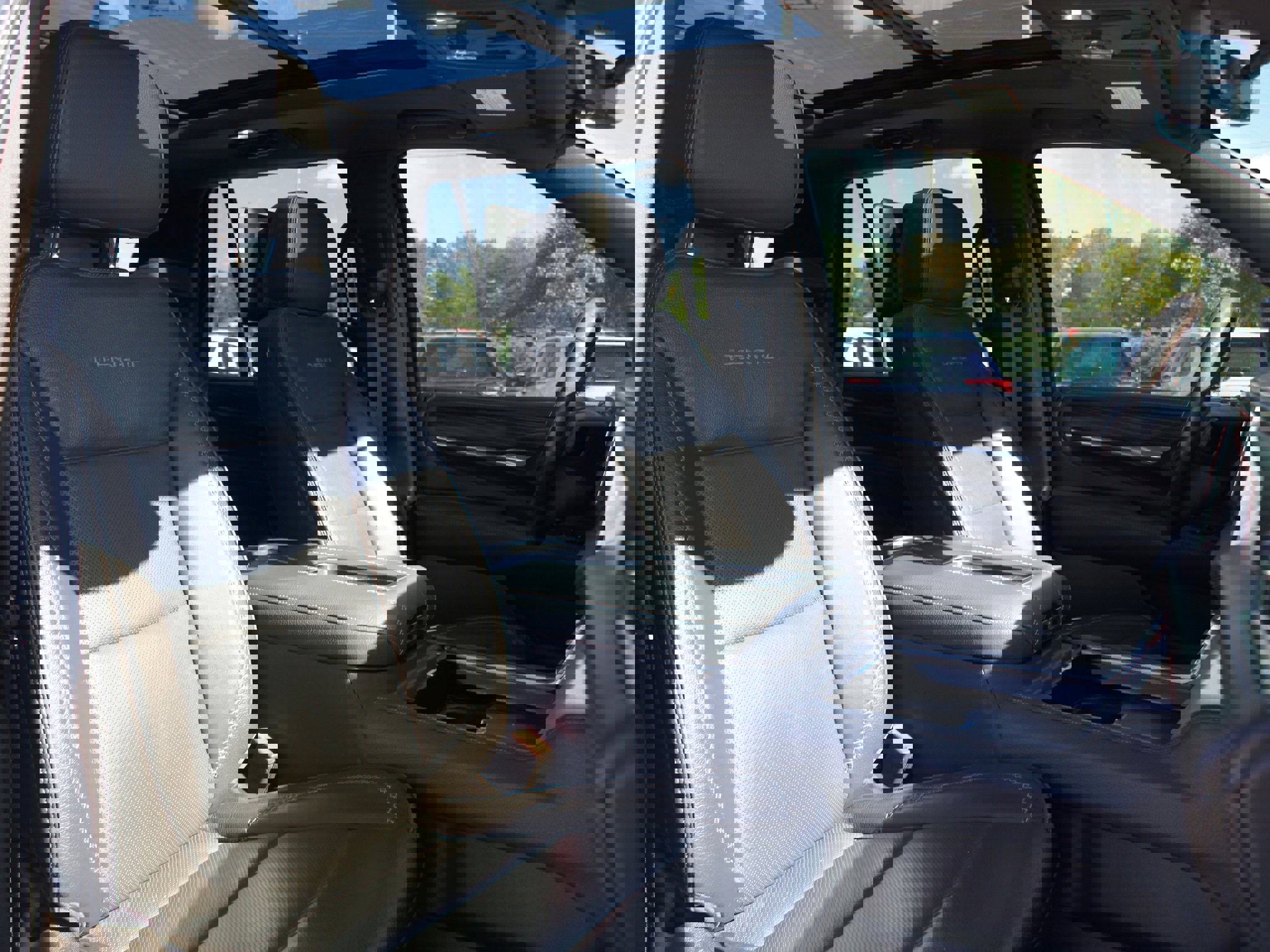 Used 2021 GMC Yukon Denali w/ Denali Premium Package image 25