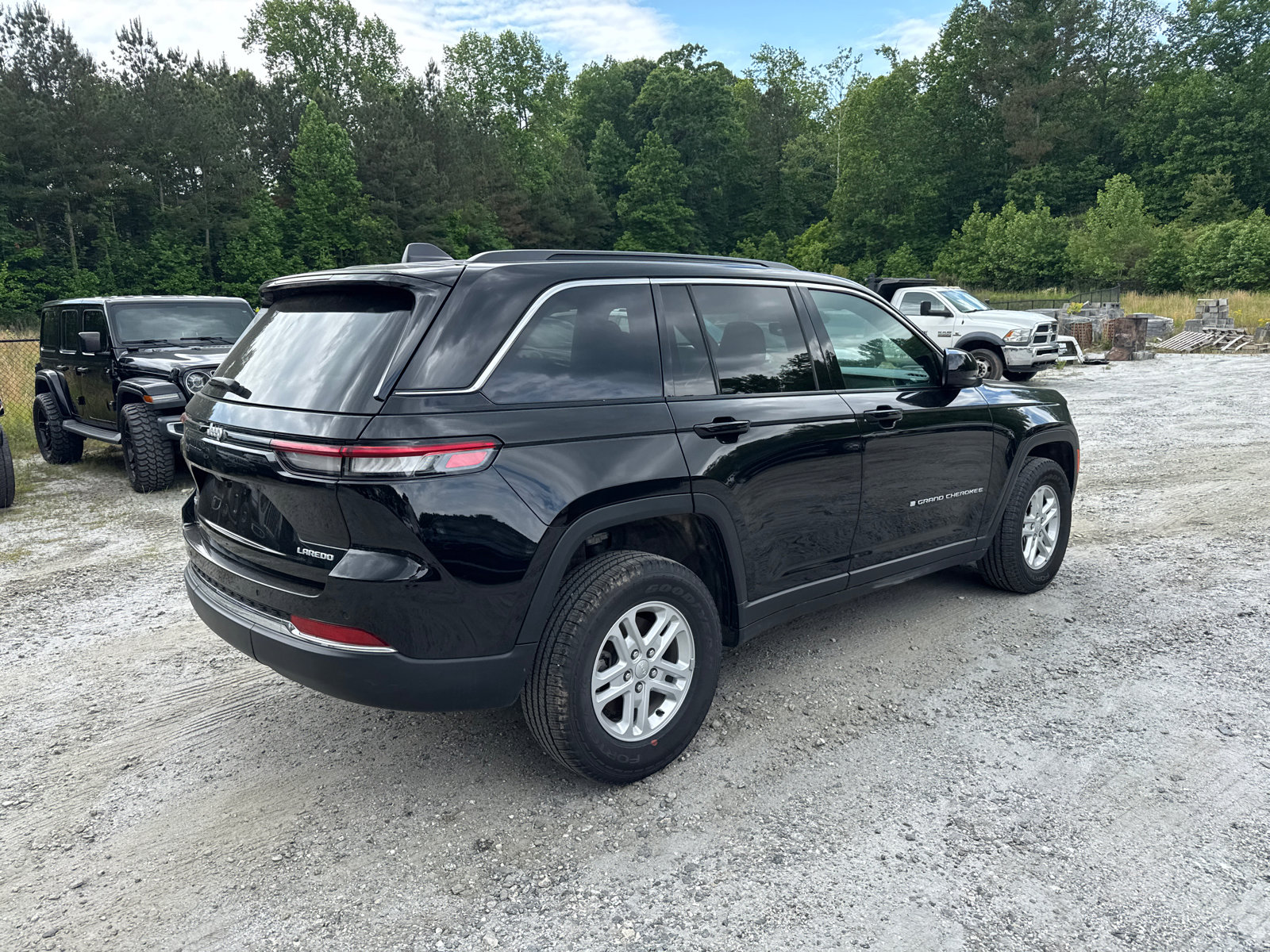 Used 2024 Jeep Grand Cherokee Laredo AWD/4WD image 8