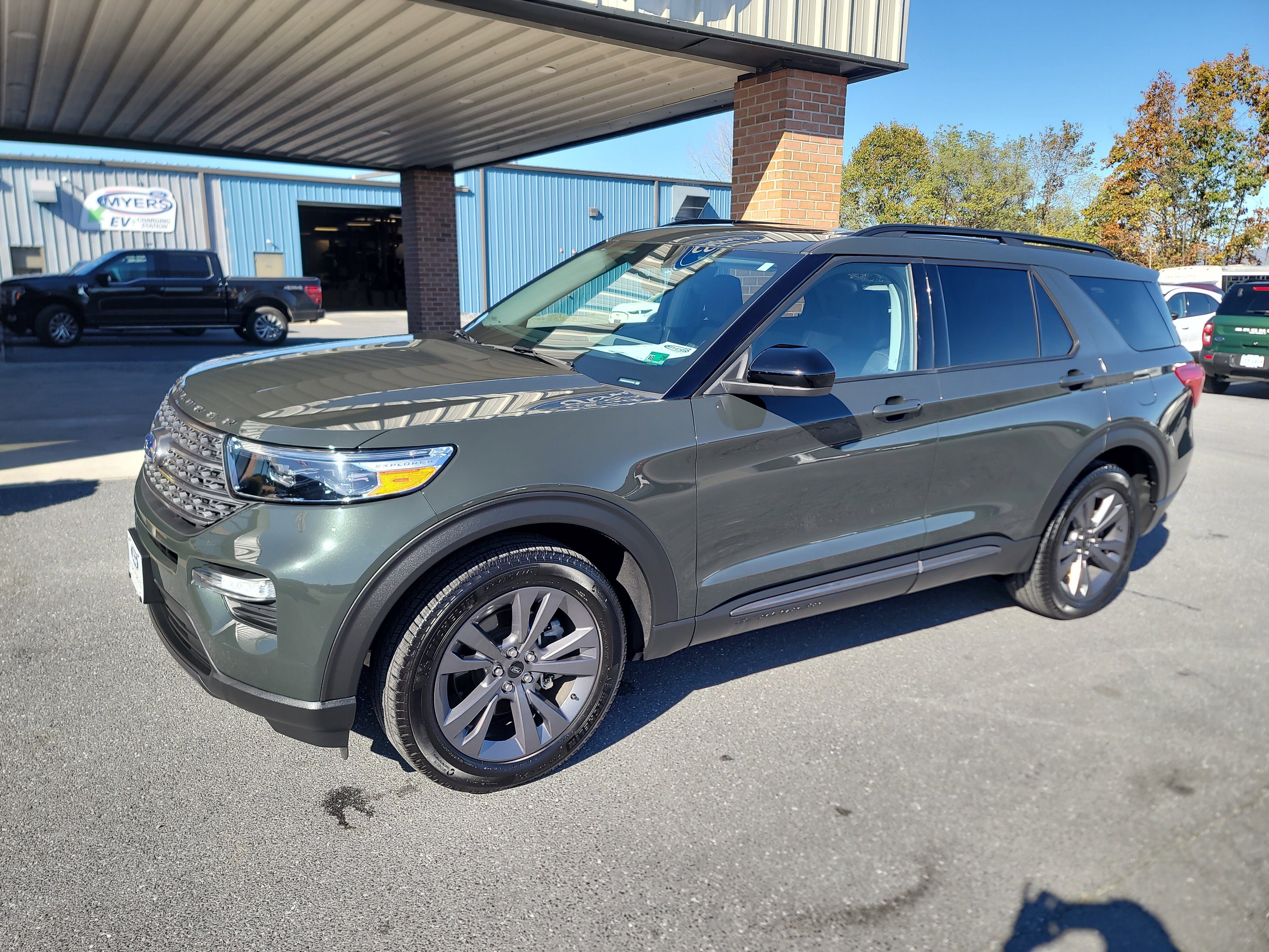 Used 2023 Ford Explorer XLT w/ Equipment Group 202A image 2