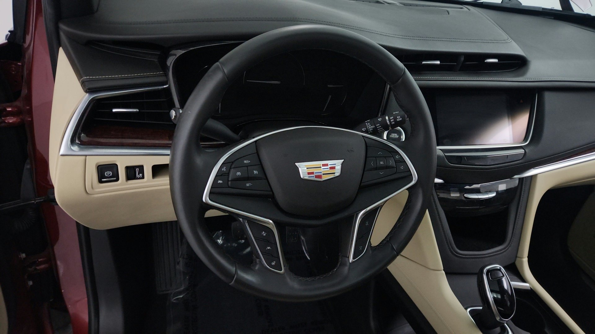 Used 2018 Cadillac XT5 Luxury w/ Driver Awareness Package FWD image 18