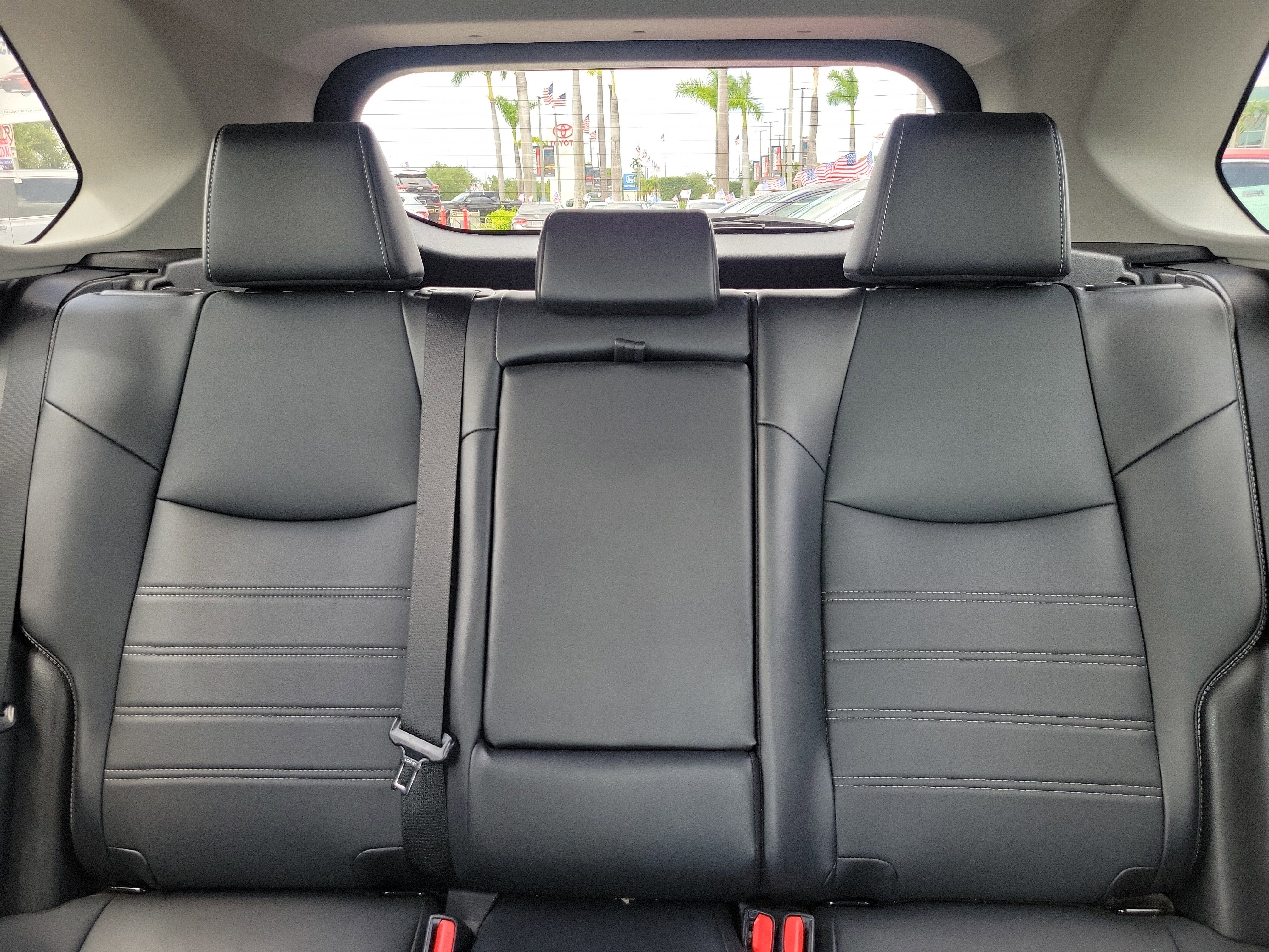 Used 2023 Toyota RAV4 XLE Premium image 21