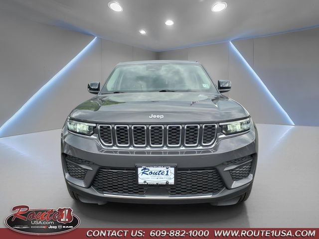 Used 2024 Jeep Grand Cherokee Laredo X AWD/4WD image 9