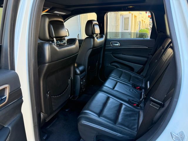 Used 2015 Jeep Grand Cherokee Limited w/ Luxury Group II image 32