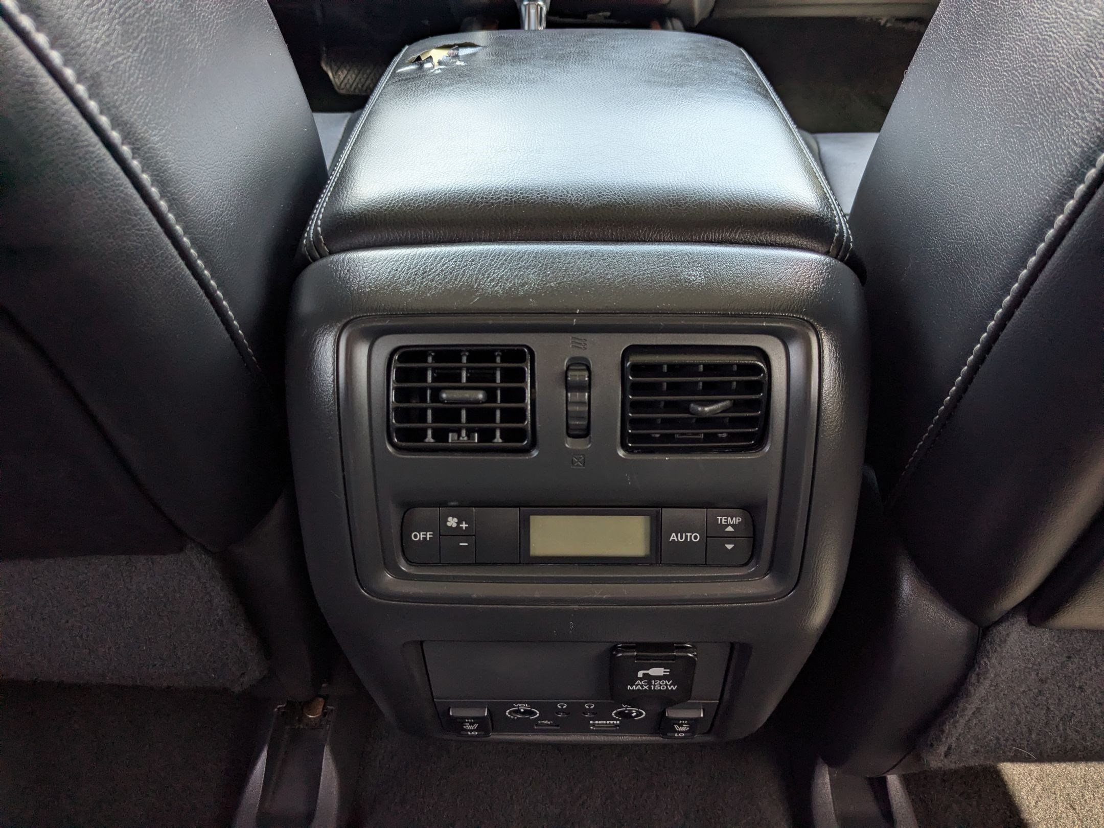 Used 2017 Nissan Pathfinder Platinum w/ Family Entertainment Package AWD/4WD image 28