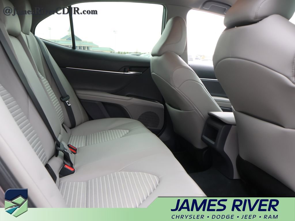 Used 2022 Toyota Camry SE image 12